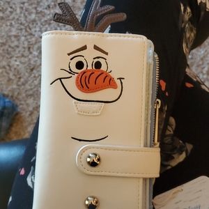 Olaf loungefly wallet